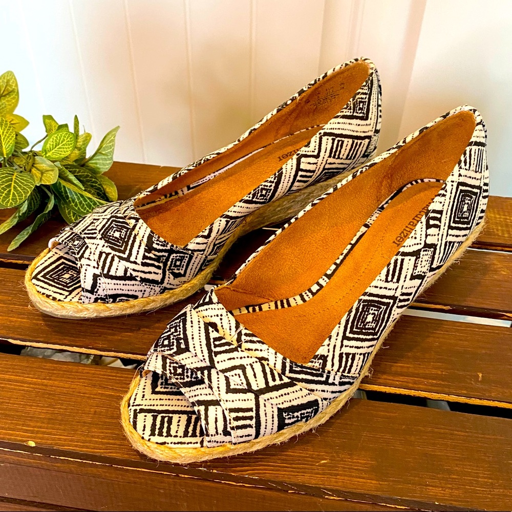 New!  Wedged Open Toe Naturalizer Slip On Heels